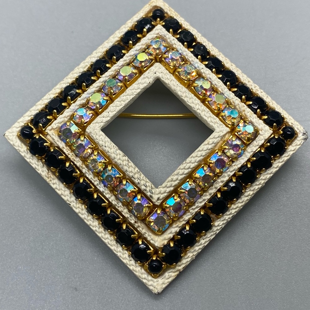 Square Vintage Unsigned Brooch - Gold tone, Beige and Black